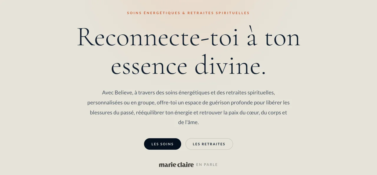 L’ouverture : le surtitre corail en Lato espacé, le titre en Cormorant Garamond, le texte en Lato, le bouton encre.